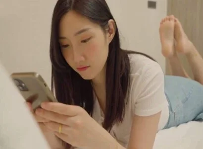 Bà vợ vụng trộm với anh nhân viên giao hàng