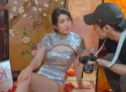 Anh phó nháy làm tình với người mẫu ngay trên ghế sofa studio